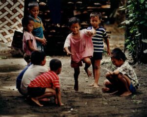 anak perkotaan lebih kreatif dibanding anak desa akibat adanya internet