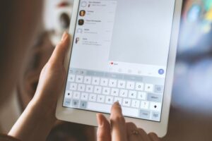 Membangun Chatbot Pembelajar Berbasis Data Historis: Memanfaatkan AI untuk Kontinuitas dan Peningkatan